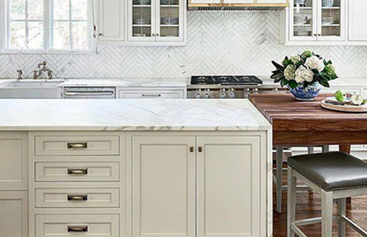 kitchen cabinets featuring Atlas Homewares decorative hardware